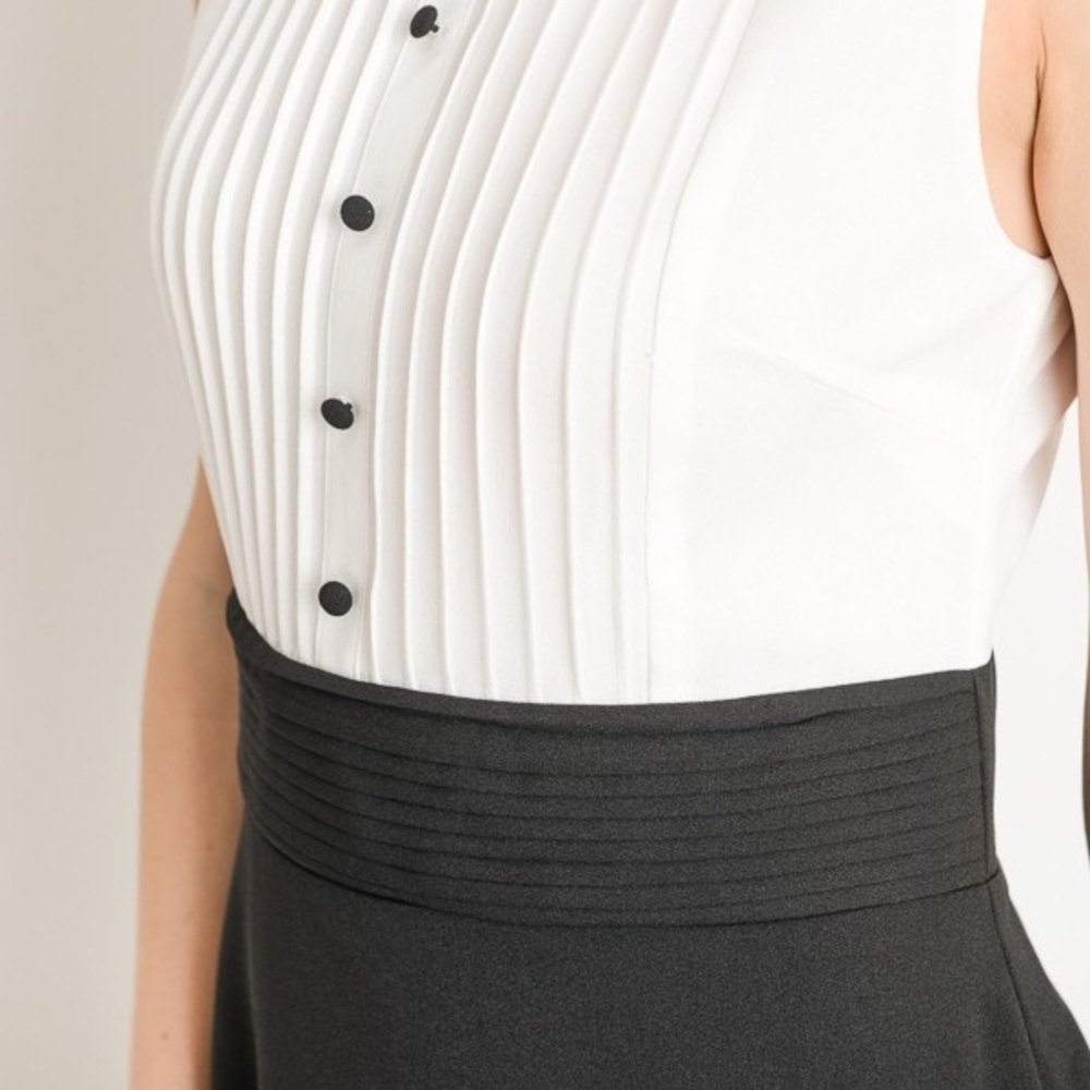 Black and White Pleated Dress - Picture 6 of 6